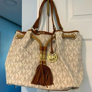 Michael Kors Vanilla Handbag with MK logo